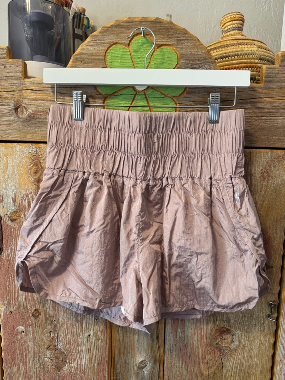 Free People High-Waist Smocked Waistband Women’s Shorts in Dusty Rose large